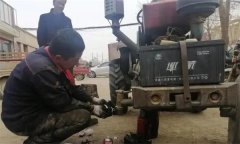 拖拉機固定作業和牽引其他車輛時應注意什么？